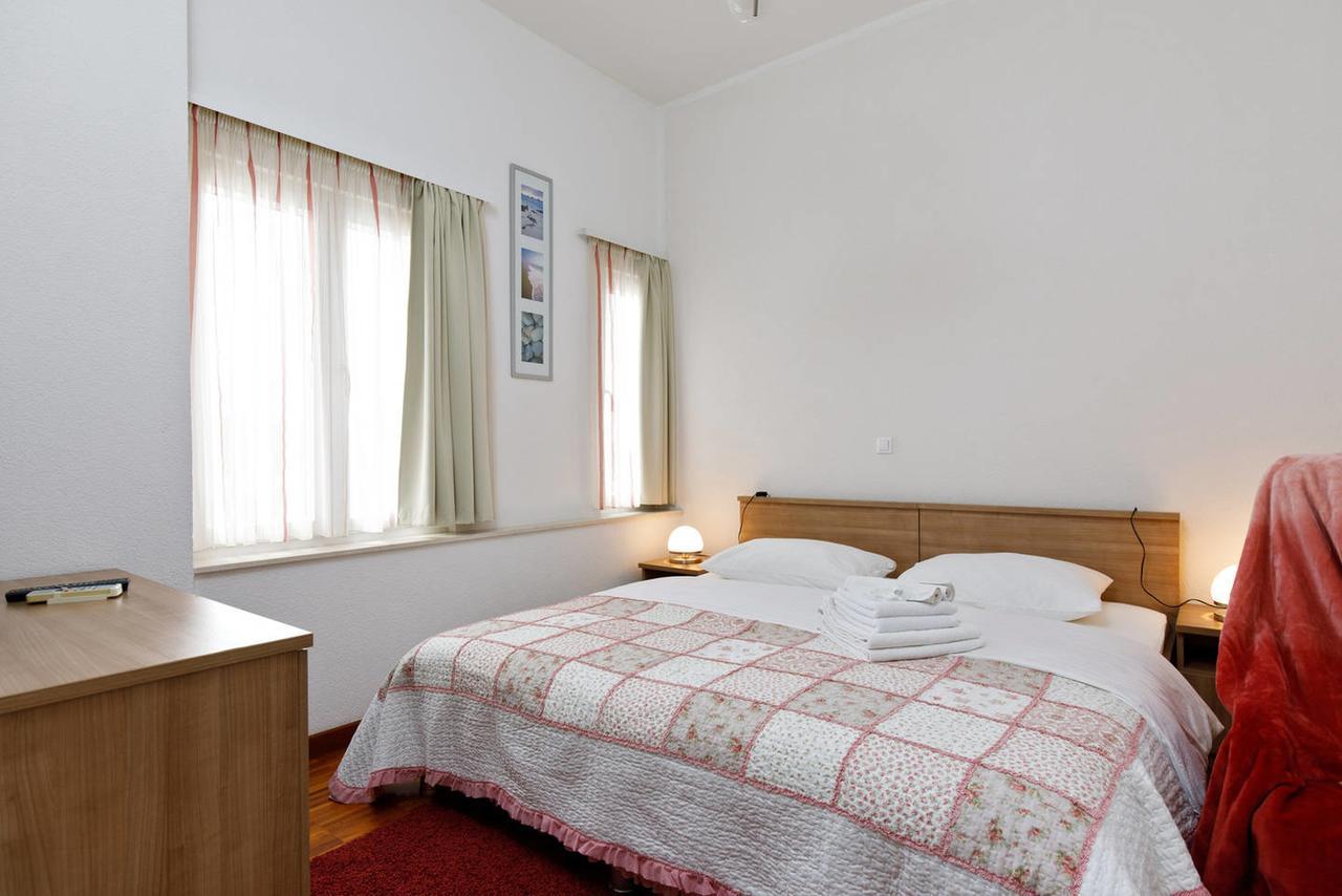 Apartments & Rooms Villa Maslina Trogir Exterior photo