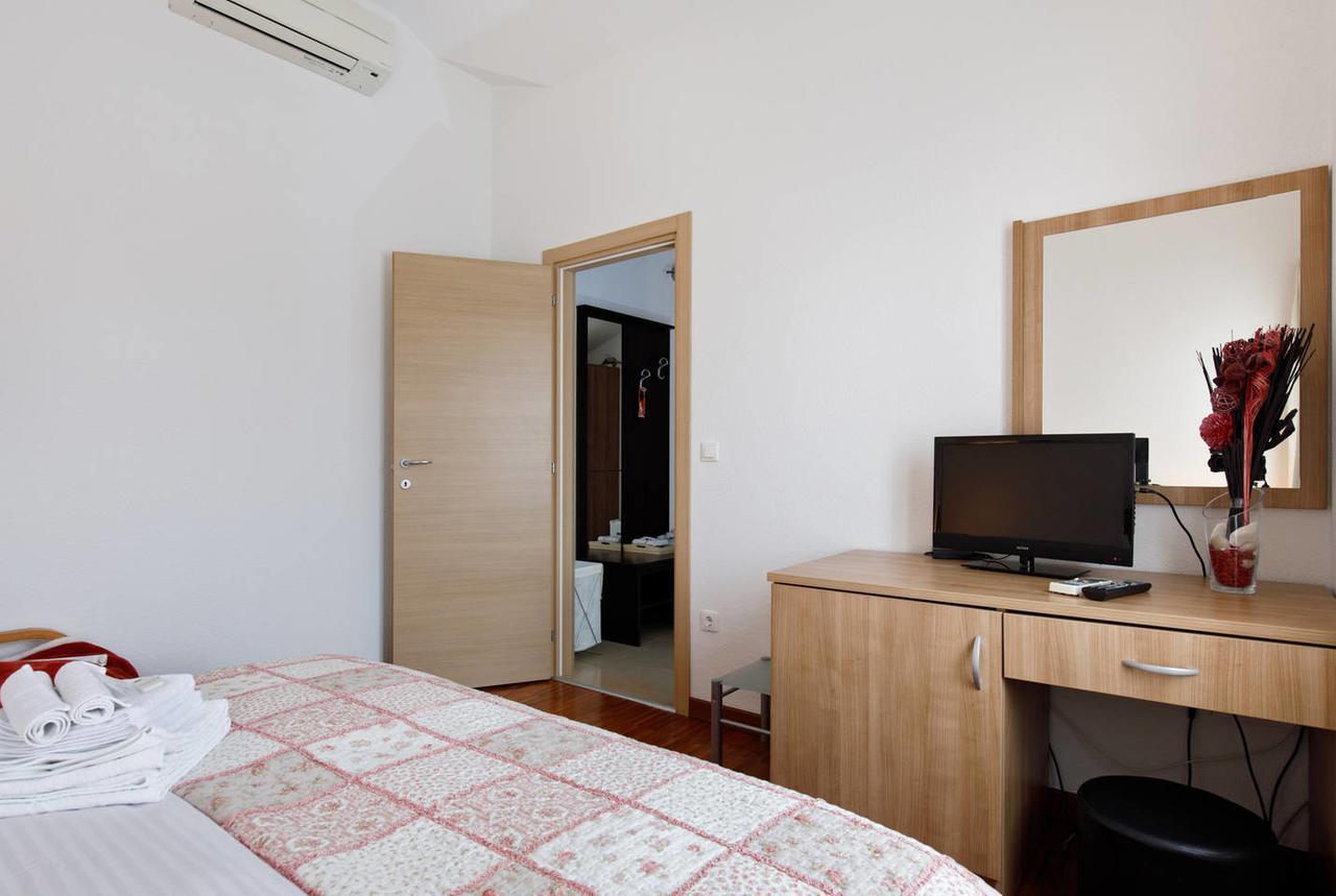 Apartments & Rooms Villa Maslina Trogir Exterior photo
