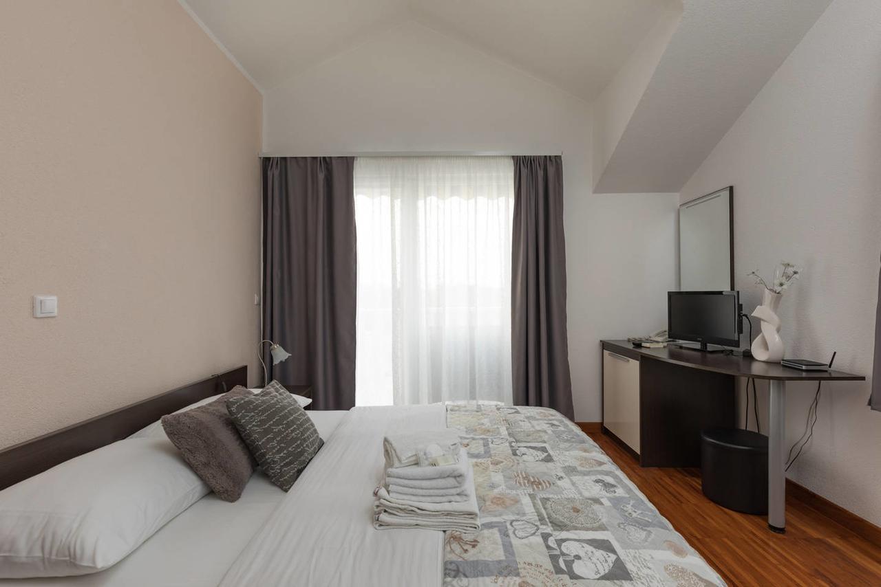 Apartments & Rooms Villa Maslina Trogir Exterior photo