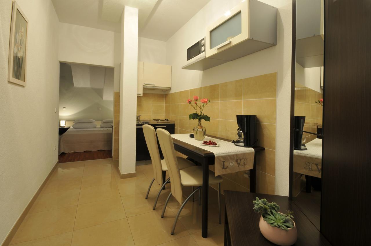 Apartments & Rooms Villa Maslina Trogir Exterior photo