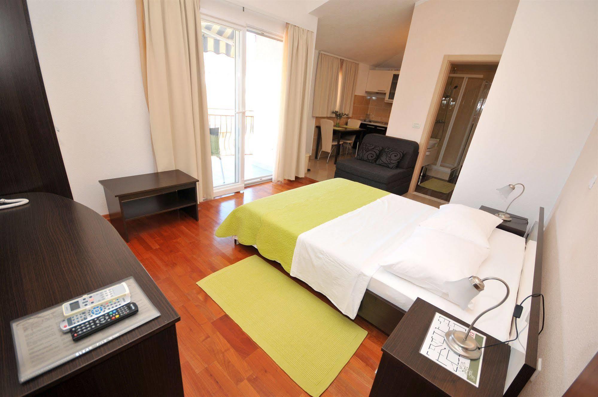 Apartments & Rooms Villa Maslina Trogir Exterior photo