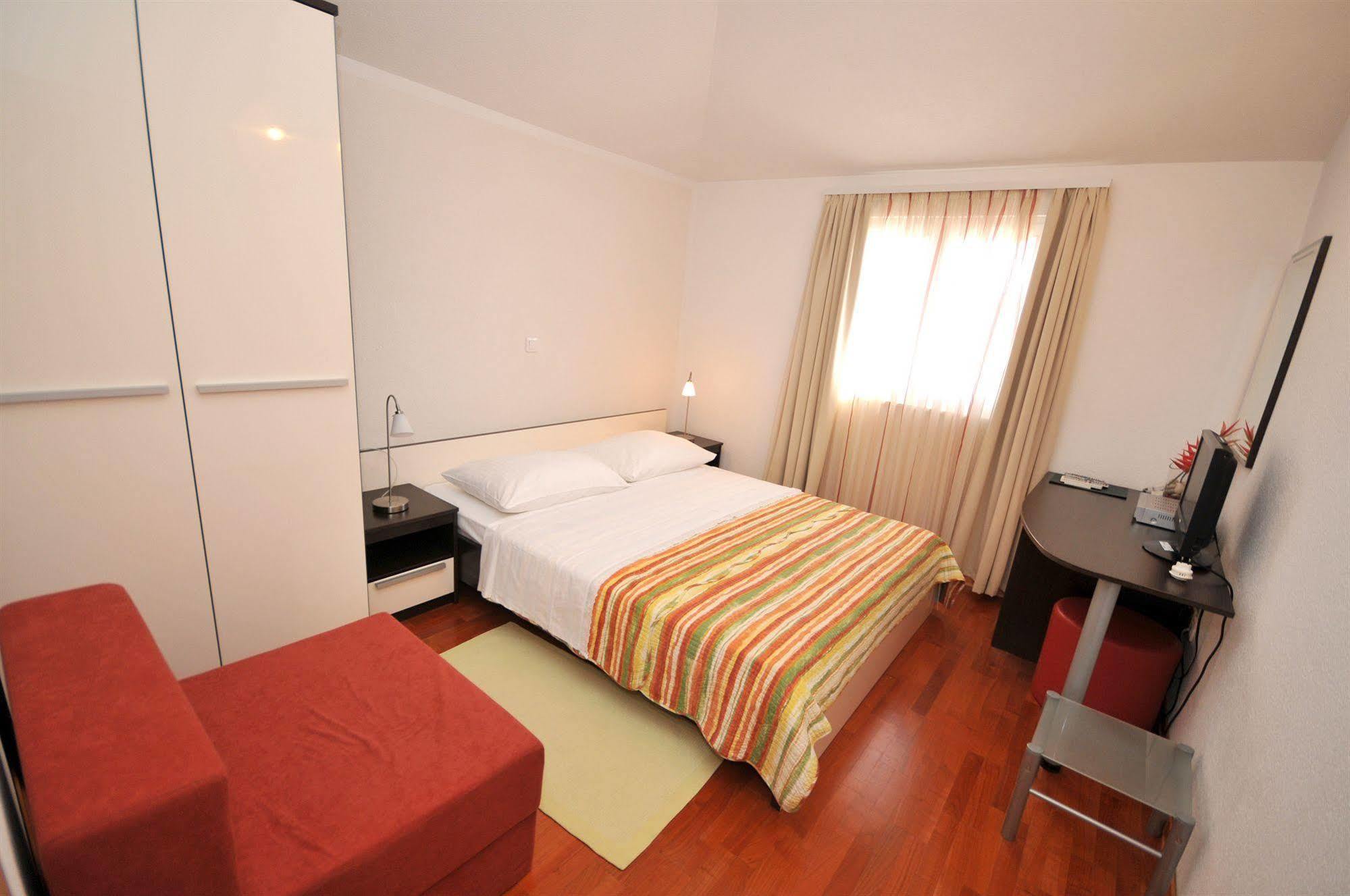 Apartments & Rooms Villa Maslina Trogir Exterior photo