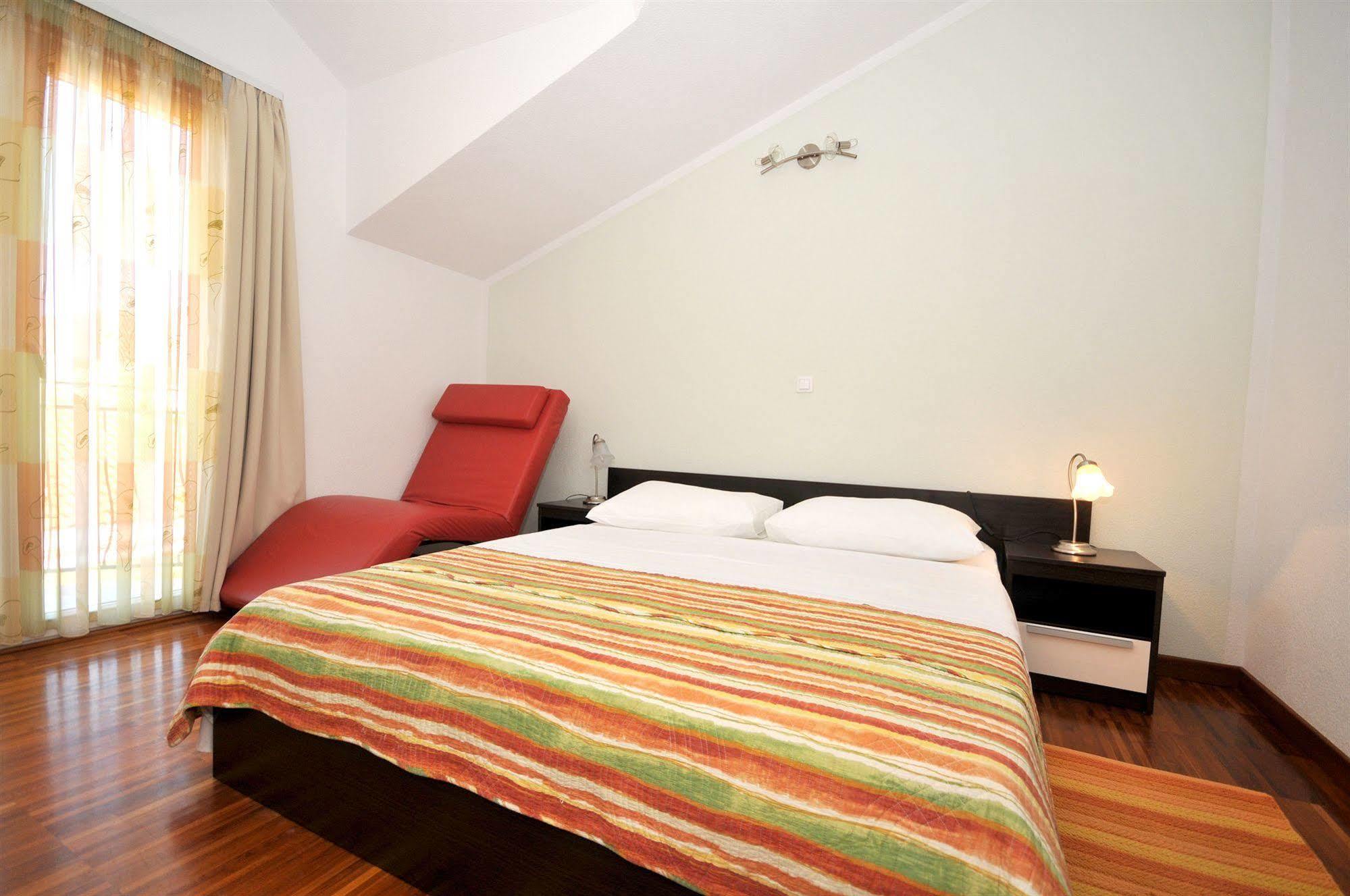 Apartments & Rooms Villa Maslina Trogir Exterior photo