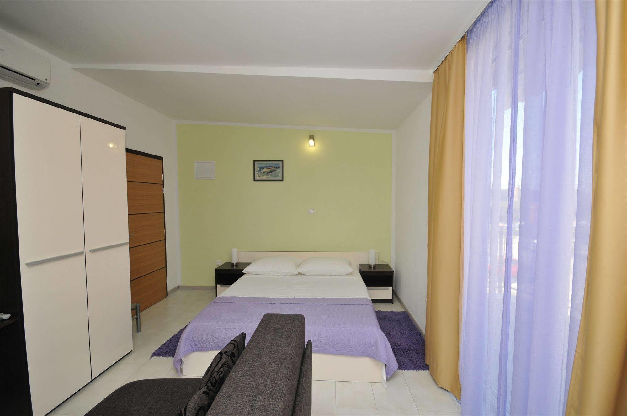 Apartments & Rooms Villa Maslina Trogir Exterior photo