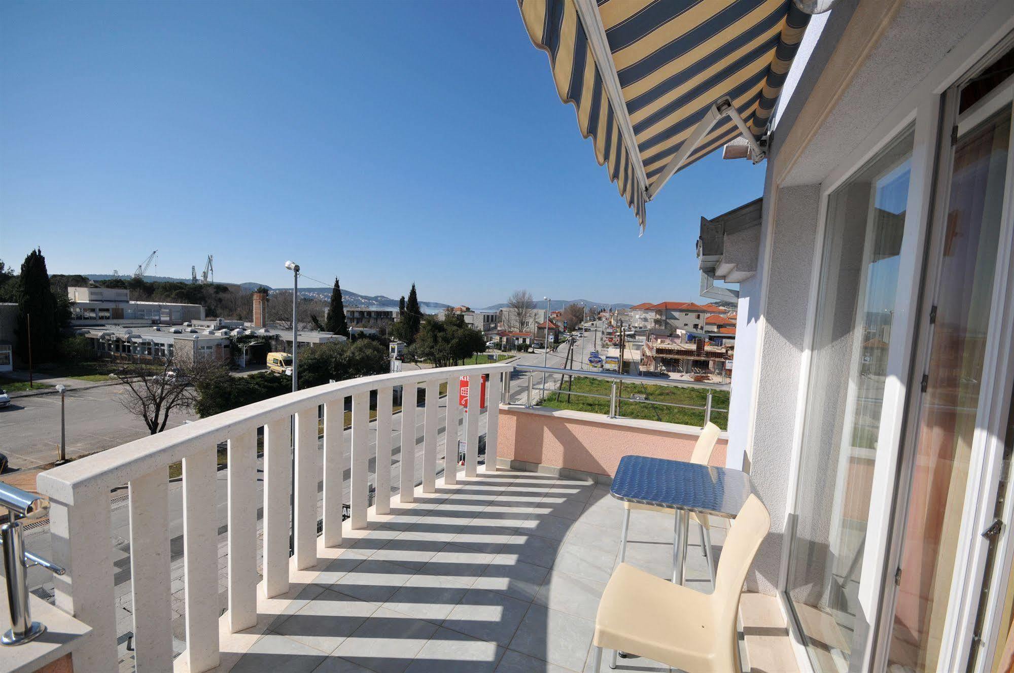 Apartments & Rooms Villa Maslina Trogir Exterior photo