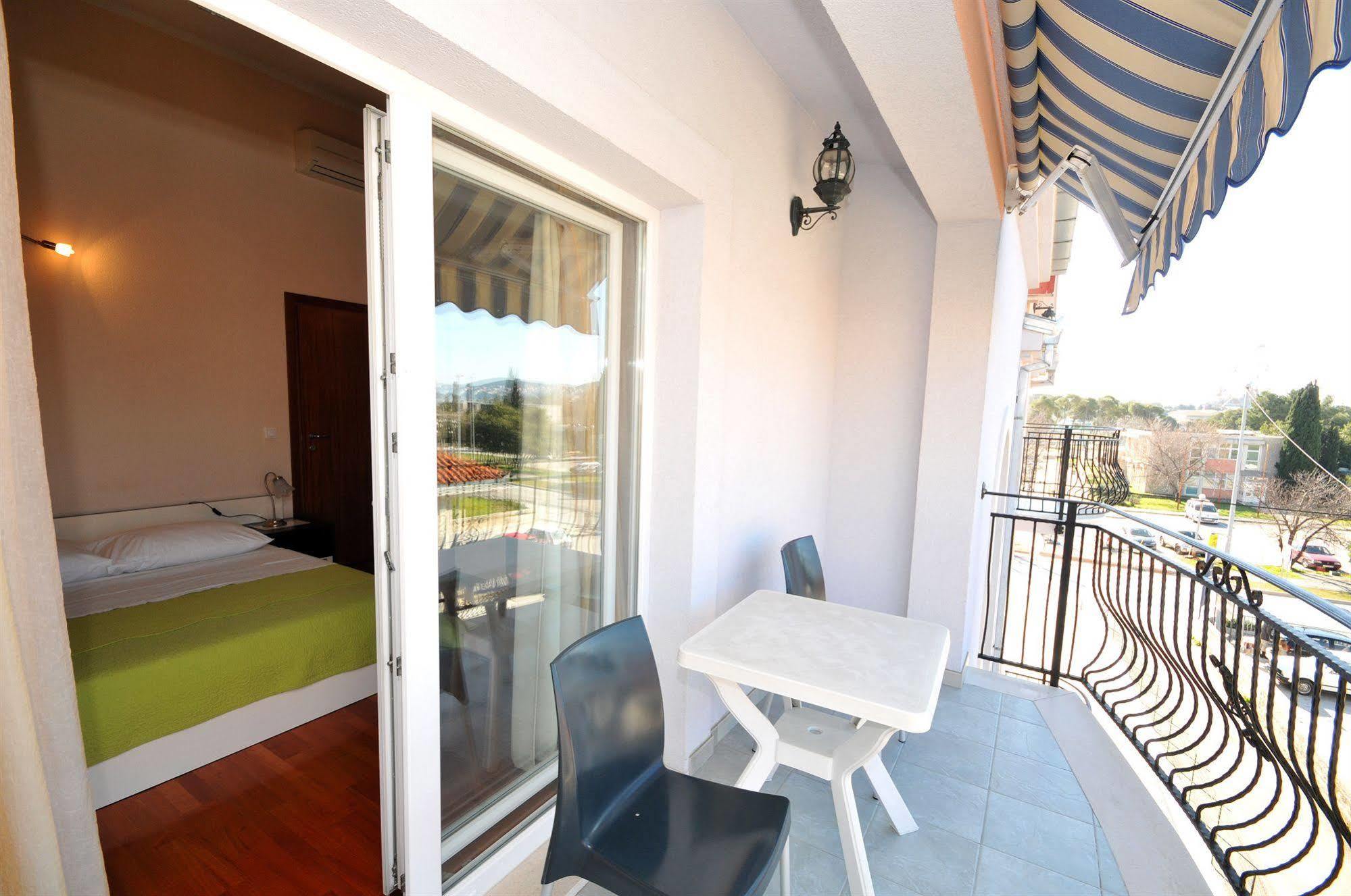 Apartments & Rooms Villa Maslina Trogir Exterior photo