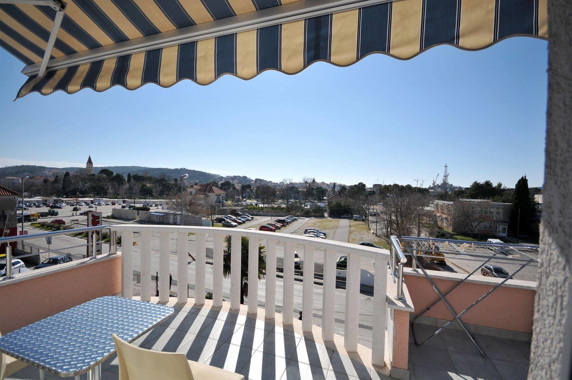 Apartments & Rooms Villa Maslina Trogir Exterior photo